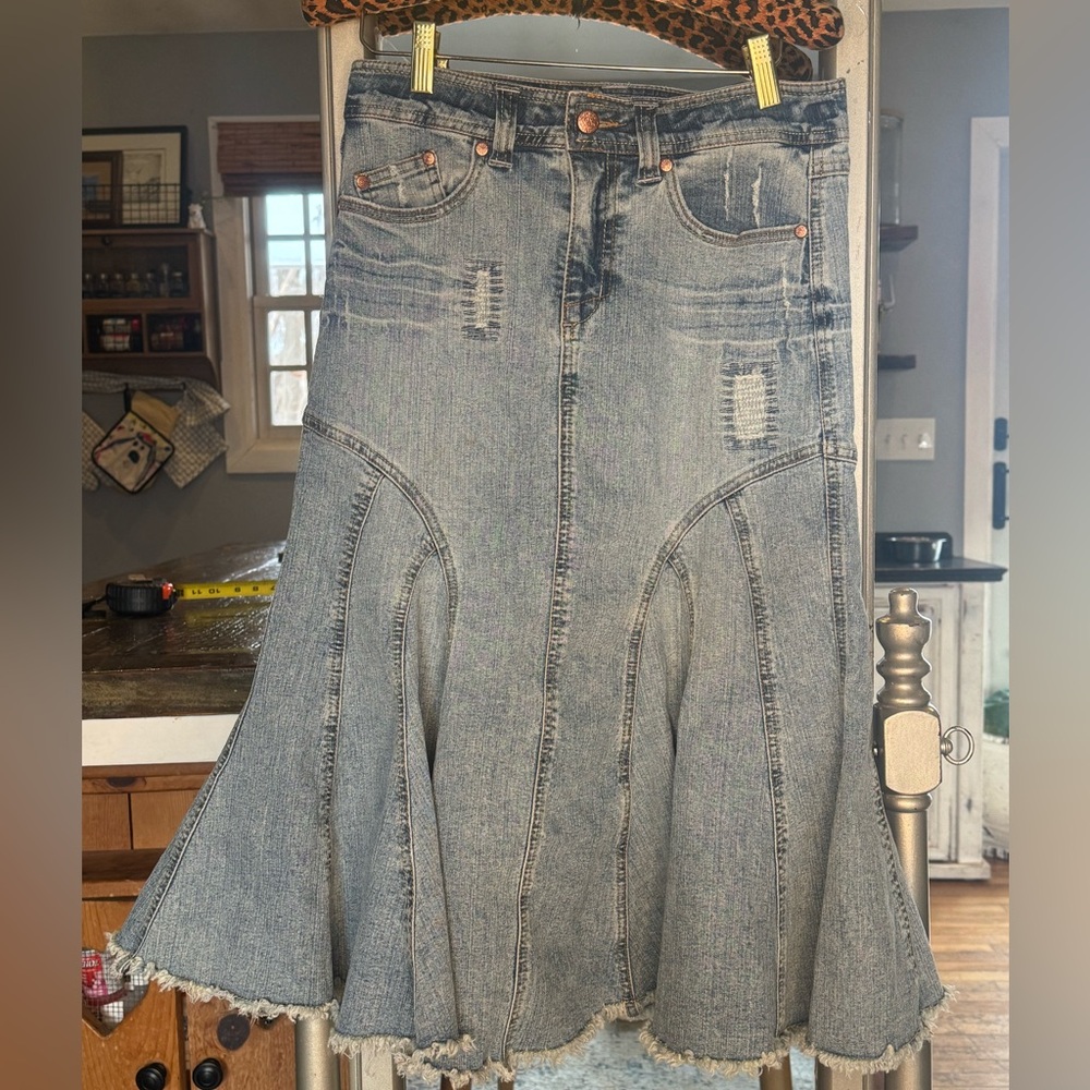 Vintage XOXO denim flare skirt. Great condition. Size 3/4